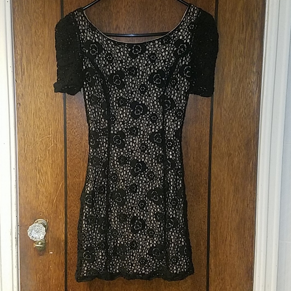 Black and beige flower bodycon dress